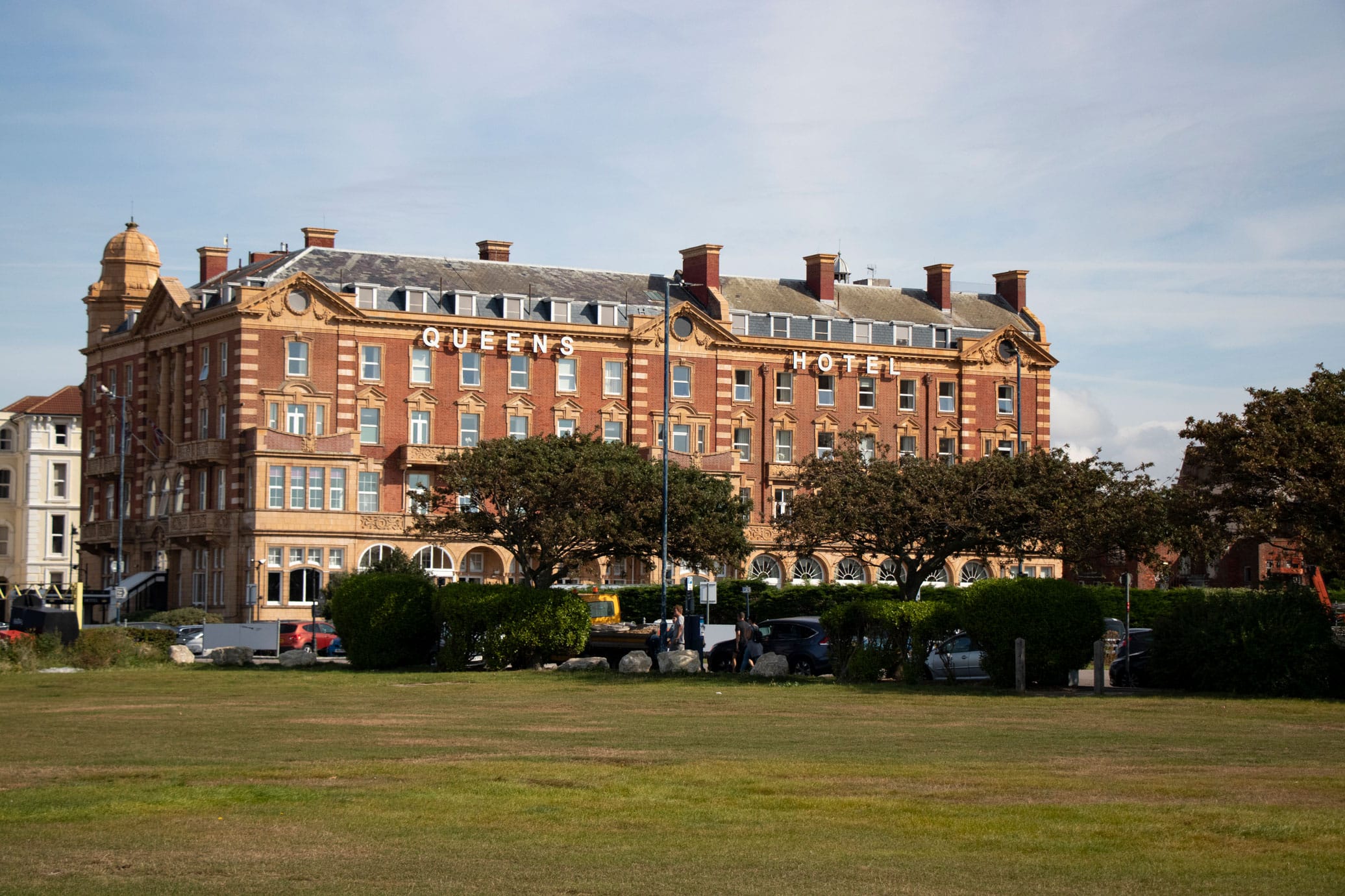 queens-hotel
